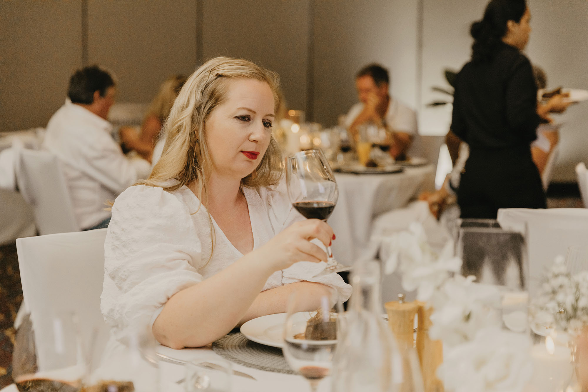 Lizzie learns to…Wine and Dine at Kingfisher Bay Resort
